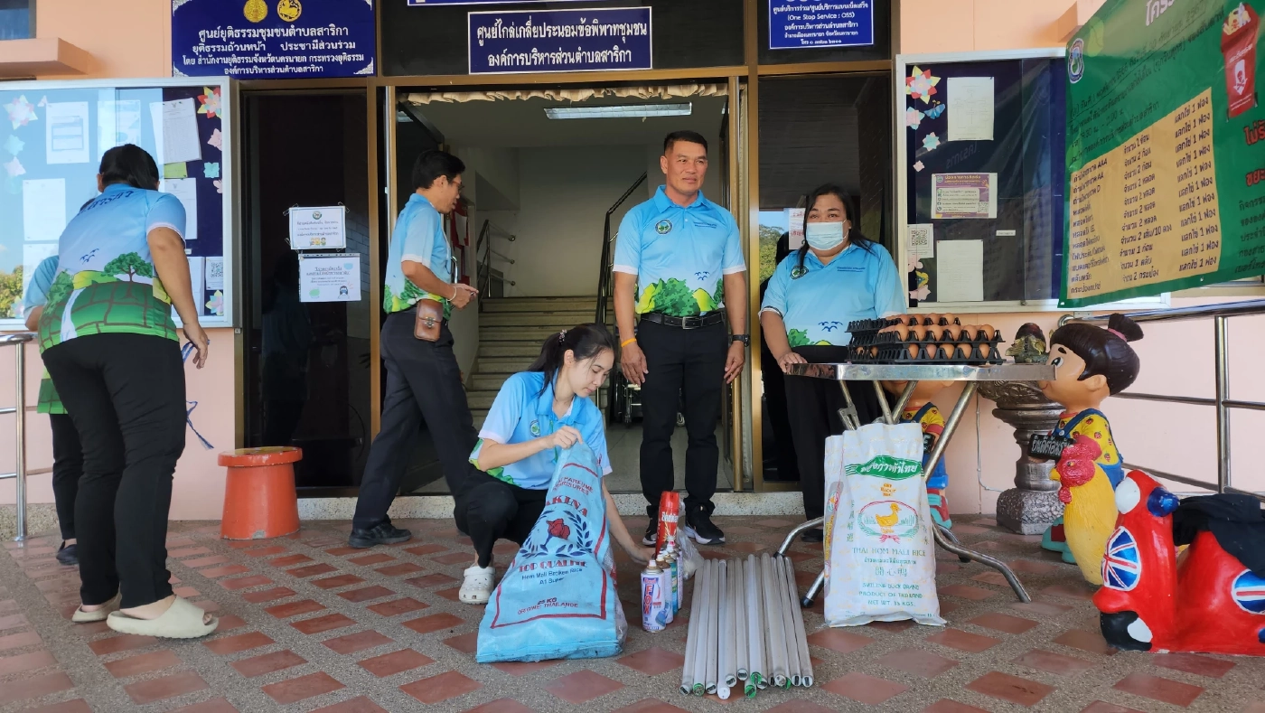 อบต.สาริกา ผุดไอเดียนำขยะอันตรายแลกไข่ไก่ ลดปริมาณขยะ ในพื้นที่