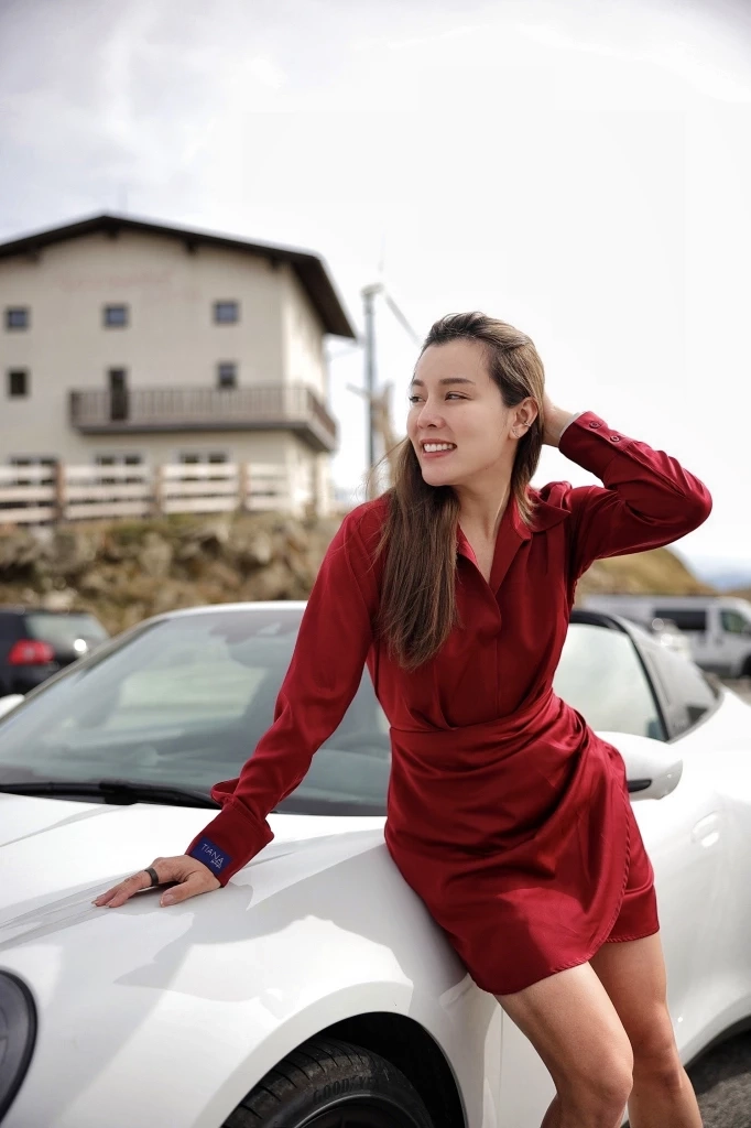 ไม่ธรรมดา "หวานหวาน อรุณณภา" นางฟ้าติดสปีดร่วมงานปอร์เช่ซิ่ง  911 ตะลุยยุโรป