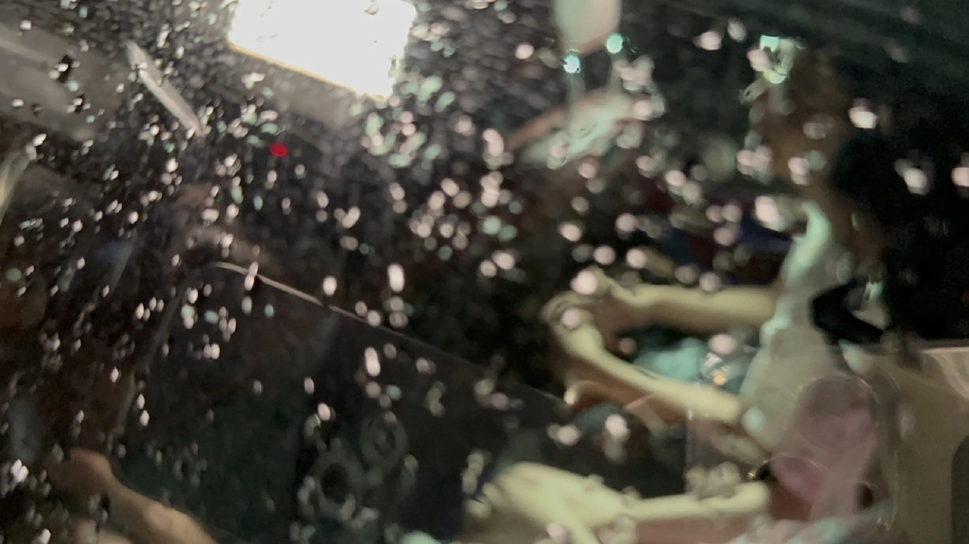 "ใบเตย" ออกจากเรือนจำ เจ้าตัวไหว้ทักทายสื่อมวลชน พุ่งตรงกลับบ้านทันที