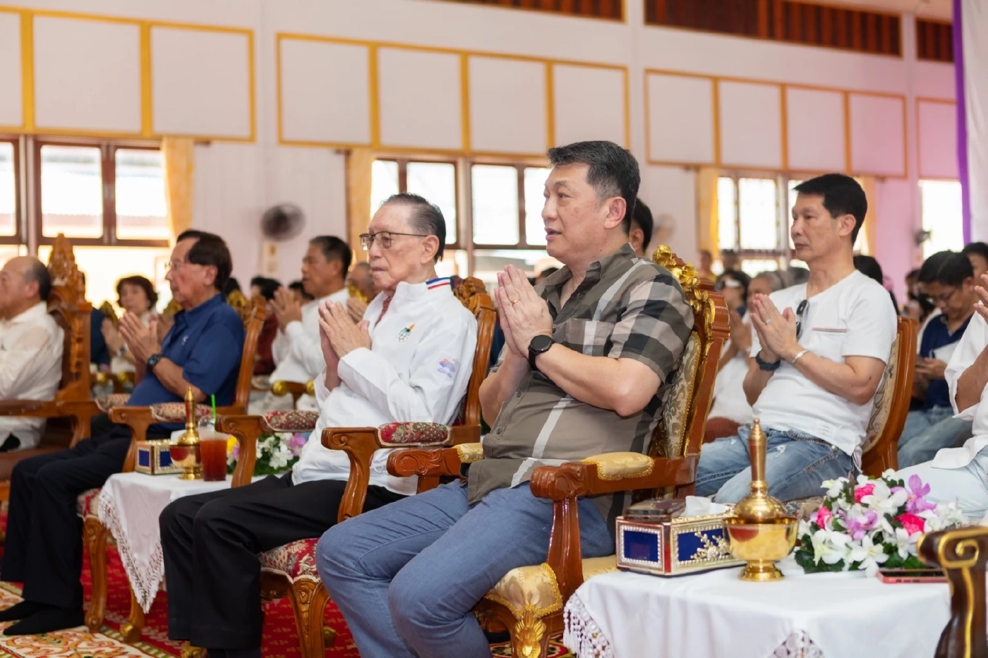 กลุ่มบริษัทบีทีเอส ร่วมทอดกฐินสามัคคีประจำปี 2566 พร้อมมอบทุนการศึกษา