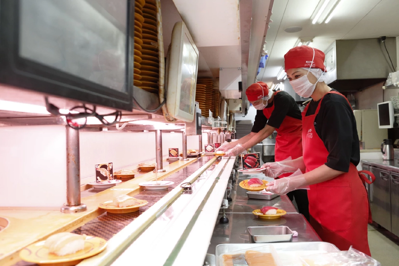 ‘ซูชิโร่’ เปลี่ยนกฎเครื่องแต่งกาย อนุญาตพนักงานทำสีผมได้ ไว้เคราได้