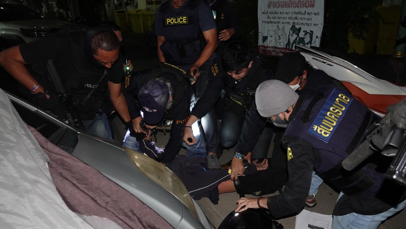 เจอจุดพ่นเปลี่ยนสีรถจยย. "ยิงครูเจี๊ยบ-น้องหยอด" หลบหนีตบตาตำรวจ