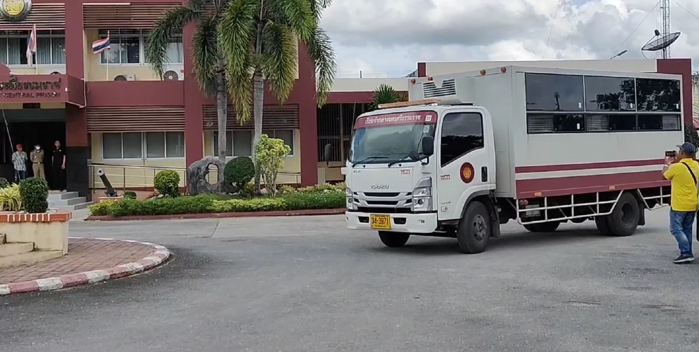 นาทีปล่อยตัว “เทพไท-มาโนช” เสนพงศ์ออกจากเรือนจำ