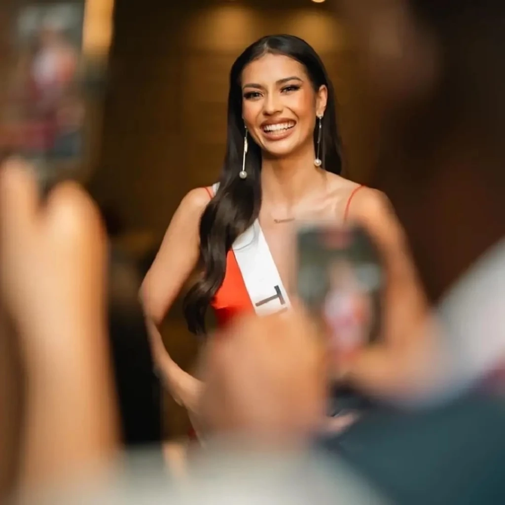 แอนโทเนีย โพซิ้ว