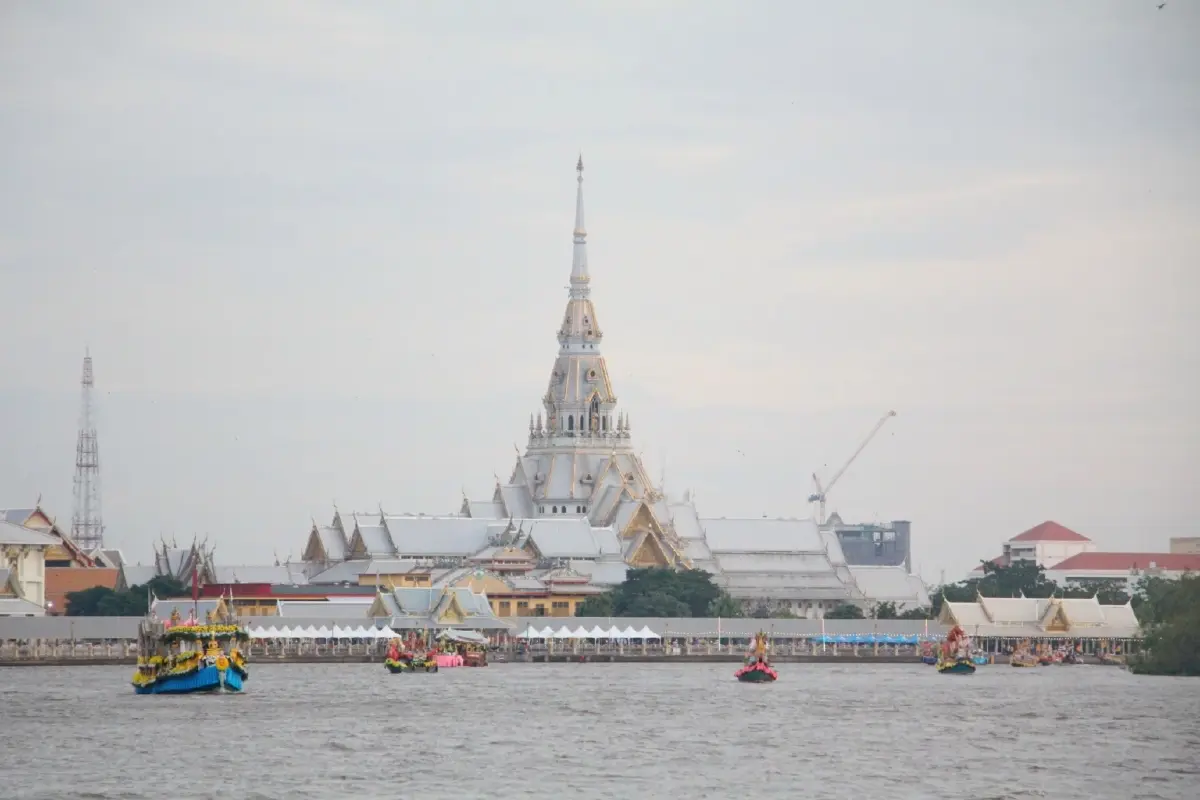 เริ่มวันแรก แห่หลวงพ่อโสธรทางน้ำ ปีที่ 133 ให้ปชช.-นทท.ได้สักการะขอพร