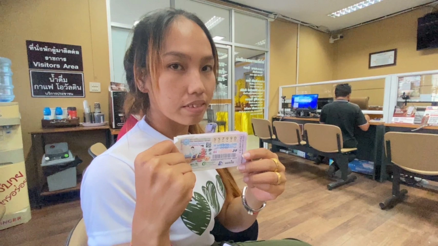 น.ส.ปอ ถูกรางวัลที่ 1