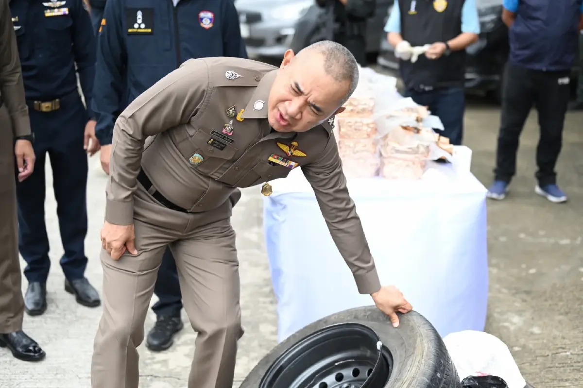 ตำรวจภาค 2 แถลงจับ 11 ผู้ต้องหา ยึดยาบ้าเกือบล้านเม็ด-ไอซ์ซุกยางอะไหล่ 42 กก.