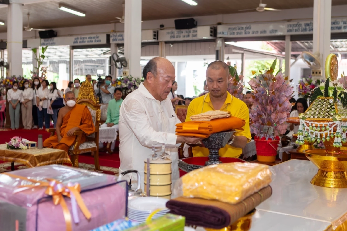 กลุ่มบริษัทบีทีเอส ร่วมทอดกฐินสามัคคีประจำปี 2566 พร้อมมอบทุนการศึกษา