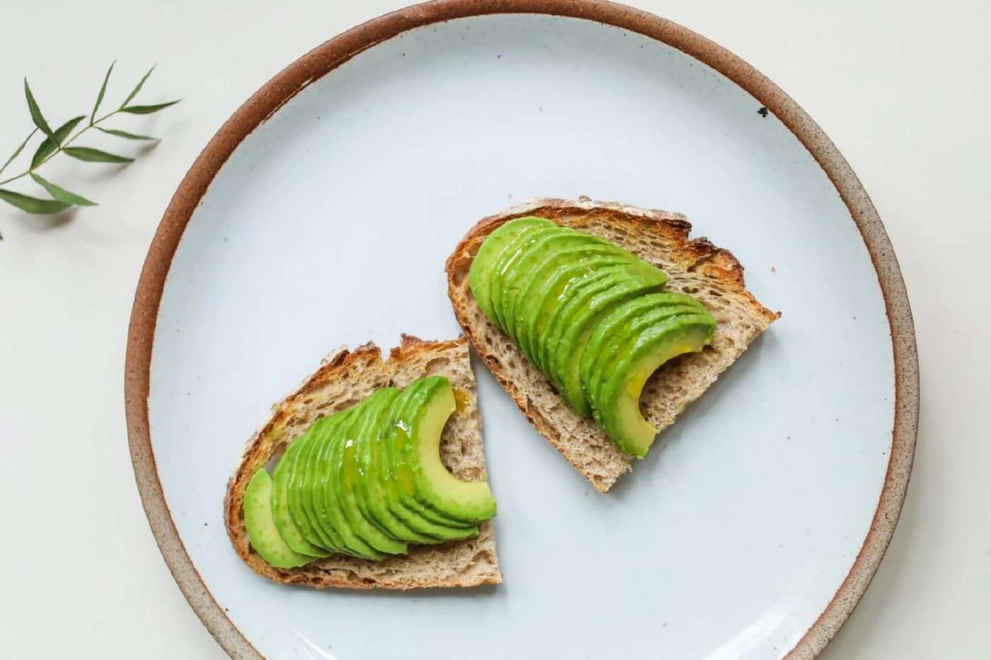 ปอก(หมด)เปลือก 'อะโวคาโด' ไขมันดีตัวช่วยที่คนลดน้ำหนักต้องมีติดบ้าน