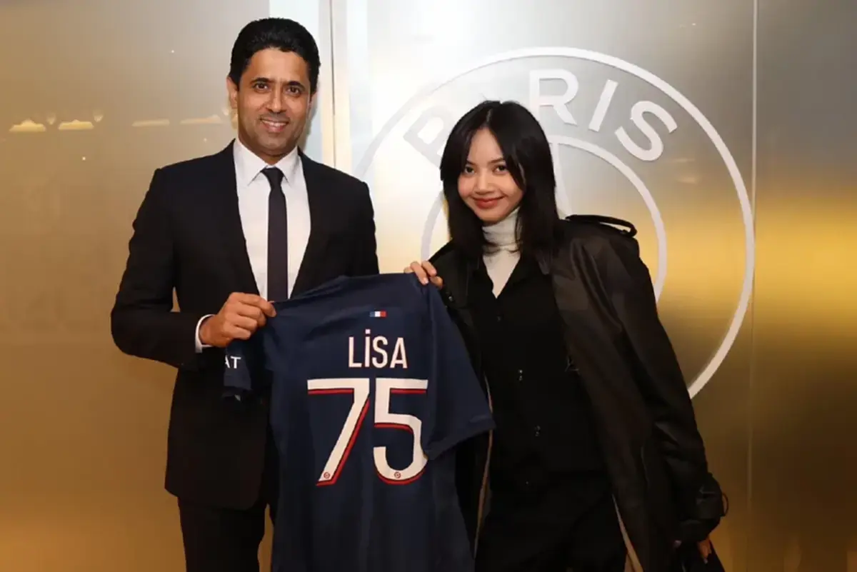 สุดปัง ลิซ่า BLACKPINK รับมอบเสื้อสุดพิเศษตัวเดียวในโลกจาก สโมสร PSG
