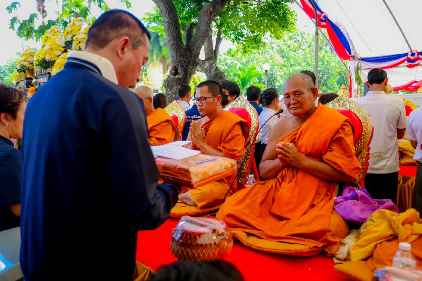 ลุงเนวิน นำชาวบุรีรัมย์ ร่วมทำบุญทอดกฐินโจร 371 วัด ที่ยังไม่มีเจ้าภาพ
