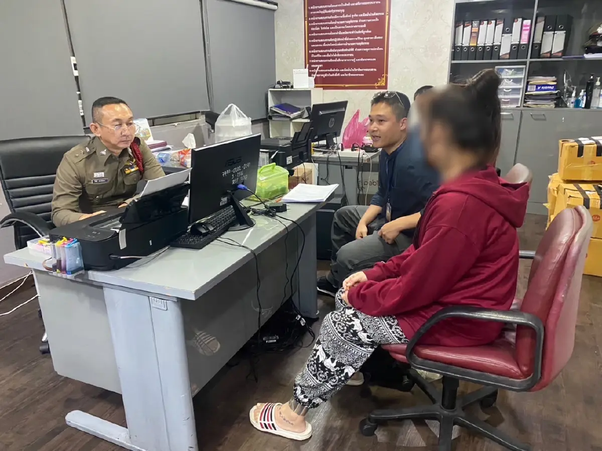 จับสาวแสบอาชีพดูแลผู้ป่วยสูงอายุ ขโมยบัตรเอทีเอ็มกดเงินกว่า 5 แสนบาท