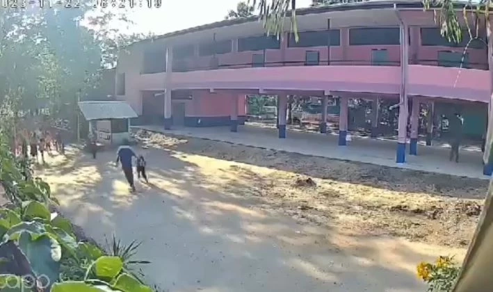  นายธวัชชัย ด้วงธรรม ครูโรงเรียนบ้านน้ำพุหินลาด