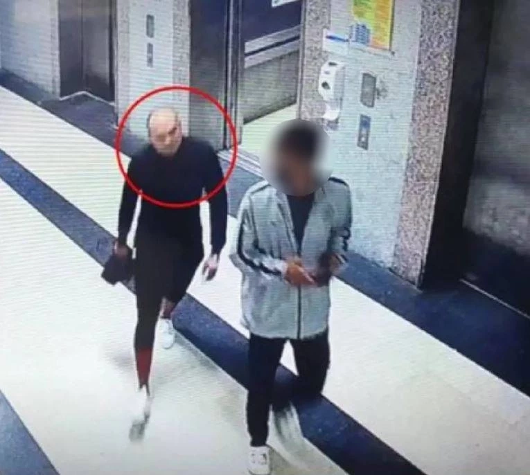 ภาพวงจรปิดจับภาพ แป้ง นาโหนด ขณะหลบหนีออกจาก โรงพยาบาลมหาราชนครศรีธรรมราช.