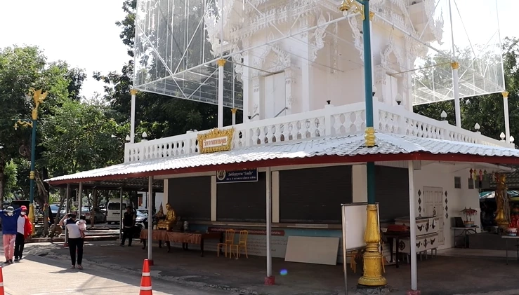 หลายพื้นที่ในวัดบางคลานยังคงถูกปิด