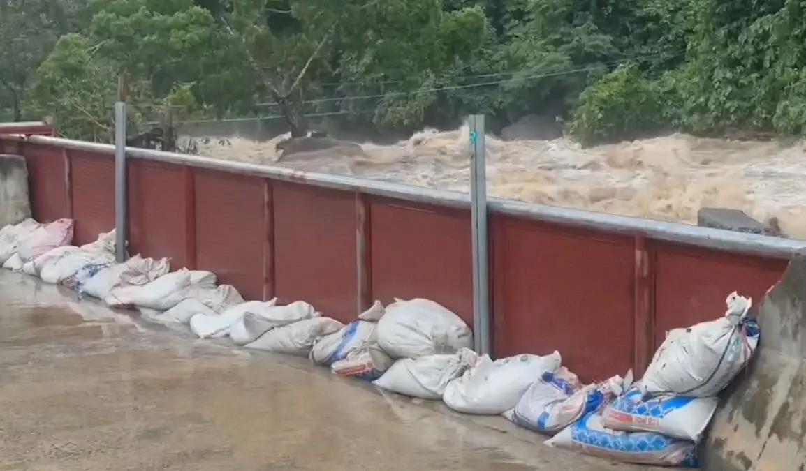 ฝนถล่ม! น้ำป่า "เทือกเขาหลวง" ไหลหลาก เตือน ปชช.เฝ้าระวัง