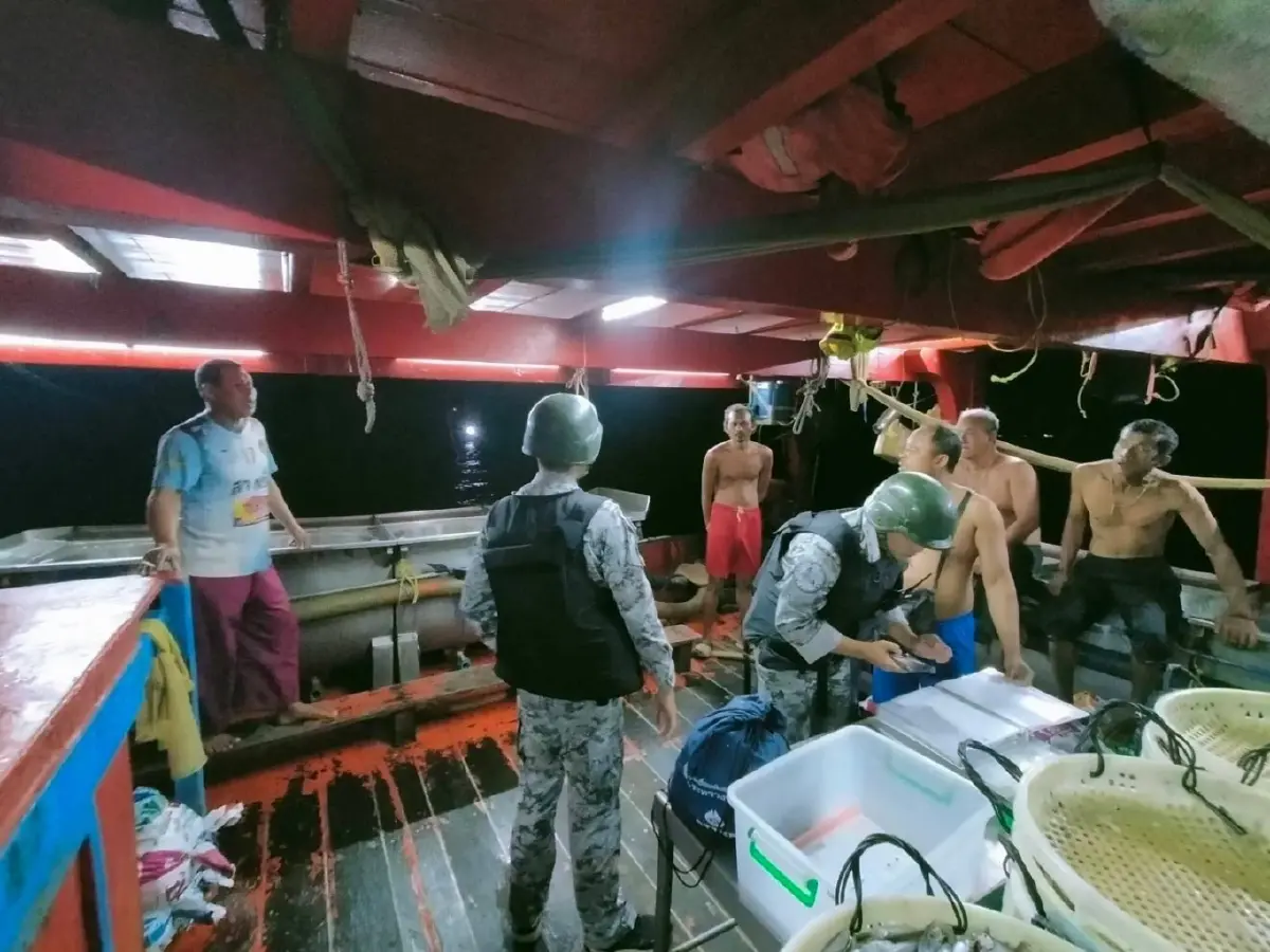 กองทัพเรือ โต้ข่าว เรือประมงเวียดนาม ยึดอ่าวไทย