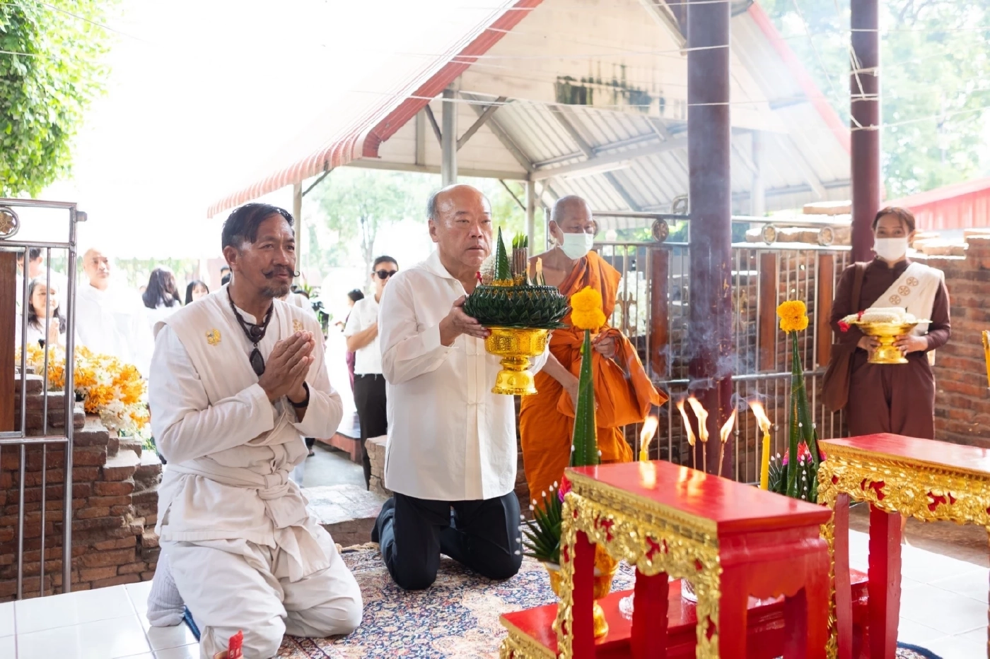 กลุ่มบริษัทบีทีเอส ร่วมทอดกฐินสามัคคีประจำปี 2566 พร้อมมอบทุนการศึกษา