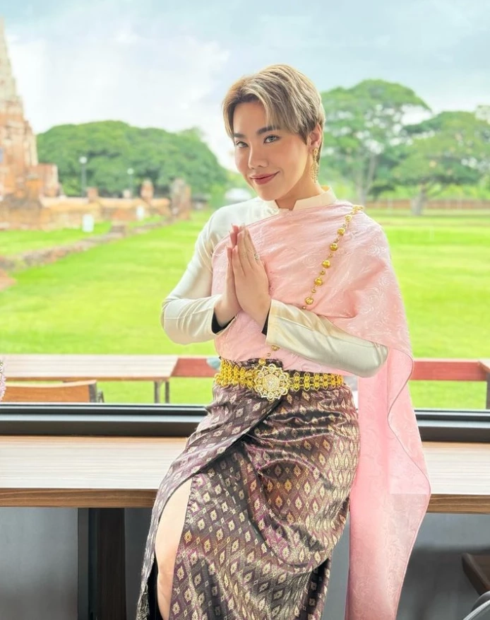 เปิดภาพล่าสุด ‘ดีเจบุ๊คโกะ’ ละมุนมากแม่ แฟนคลับเผยลุคใหม่จำแทบไม่ได้