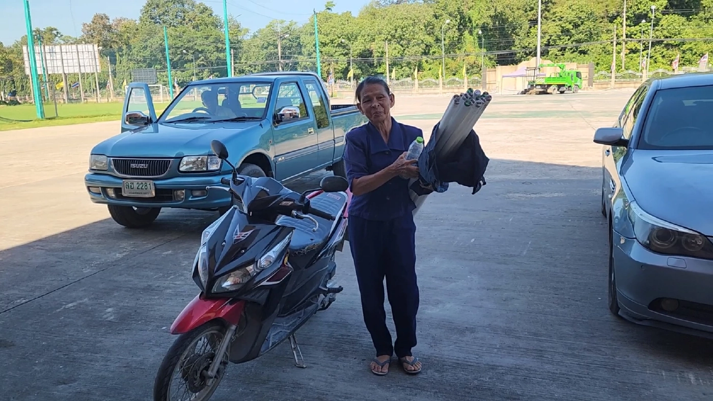 อบต.สาริกา ผุดไอเดียนำขยะอันตรายแลกไข่ไก่ ลดปริมาณขยะ ในพื้นที่