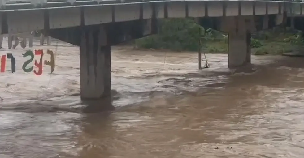 ฝนถล่ม! น้ำป่า "เทือกเขาหลวง" ไหลหลาก เตือน ปชช.เฝ้าระวัง