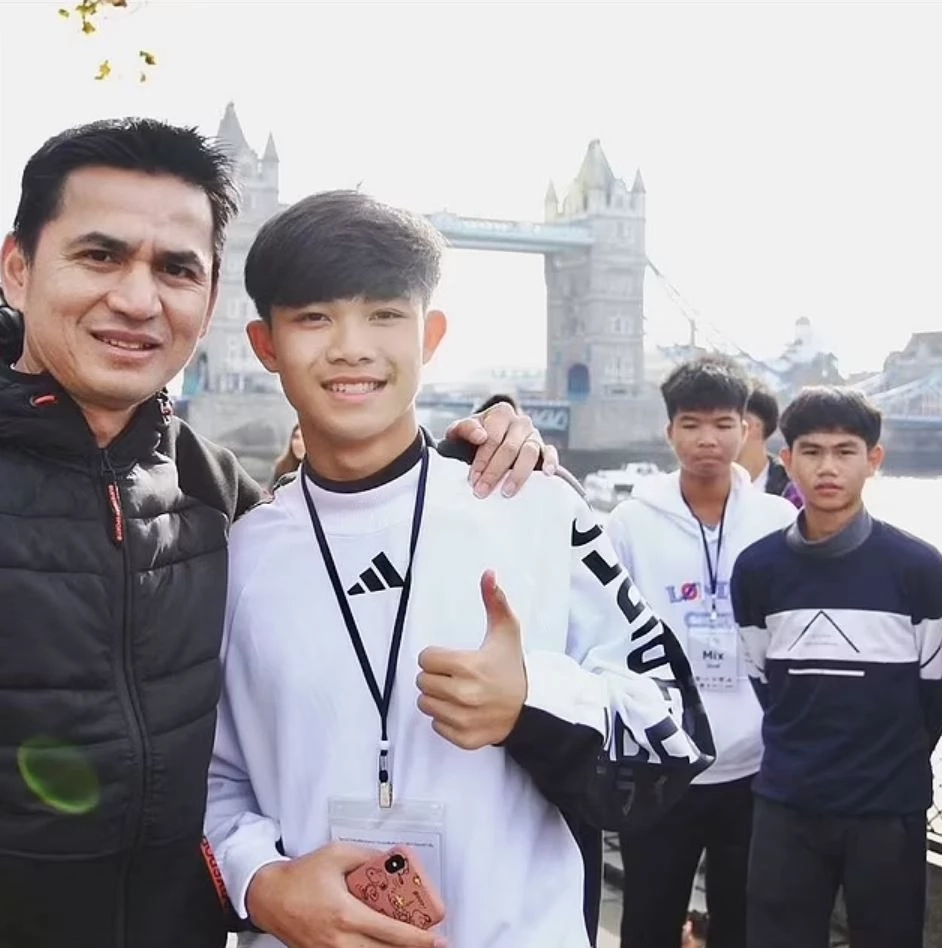 สื่อนอกตั้งคำถามเหตุใด "น้องดอม" จึงจบชีวิตตัวเอง