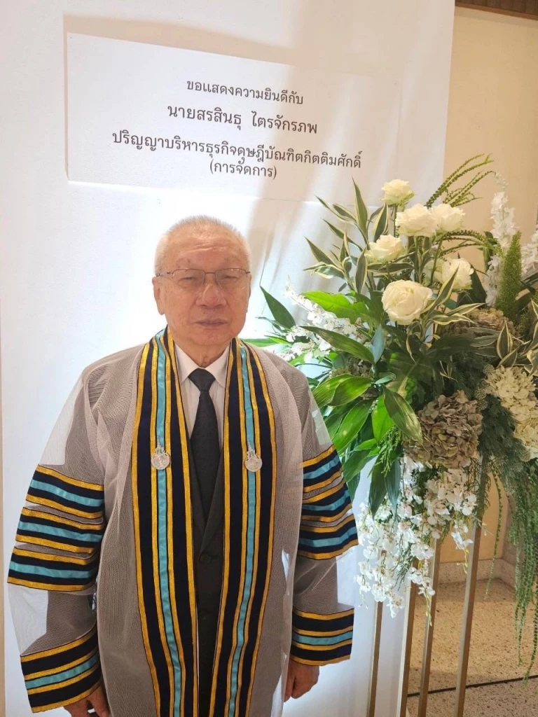 นายสรสินธุ ไตรจักรภพ ประธานบริหารกลุ่มศรีเทพไทย เข้ารับพระราชทานปริญญาบริหารธุรกิจดุษฎีบัณฑิตกิตติมศักดิ์ สาขาการจัดการ มหาวิทยาลัยเทคโนโลยีราชมงคลธัญบุรี