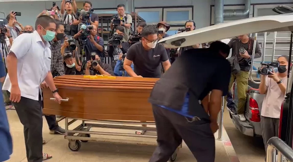 ตัวแทนครู รร.พระหฤทัยคอนแวนต์ รับร่าง "ครูเจี๊ยบ" กลับบ้านเกิด