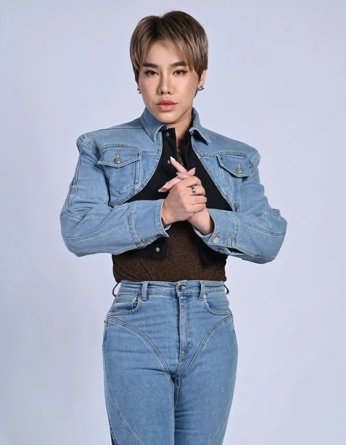 เปิดภาพล่าสุด ‘ดีเจบุ๊คโกะ’ ละมุนมากแม่ แฟนคลับเผยลุคใหม่จำแทบไม่ได้