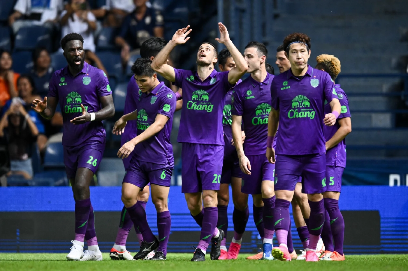 สรุปผลทุกคู่ "ช้างเอฟเอคัพ" รอบ 64 ทีม "ชนาธิป" ฮีโร่ซัดชัยพาบีจีเฉือนพัทยา