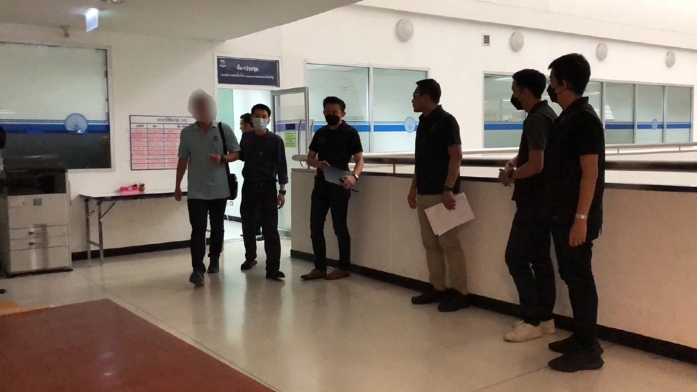 ร.ต.อ.ณัฐศักดิธัช ลูกชายอดีตผู้การฯ เข้าพบพนักงานสอบสวนคดีพิเศษ กองคดียาเสพติด