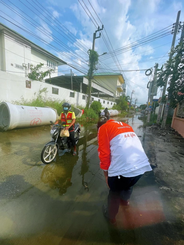 ลงพื้นที่สำรวจปัญหาน้ำท่วมเทียนทะเล 19 แยก 2 ซอยชุมชนหลวงพ่อขาว บางขุนเทียน