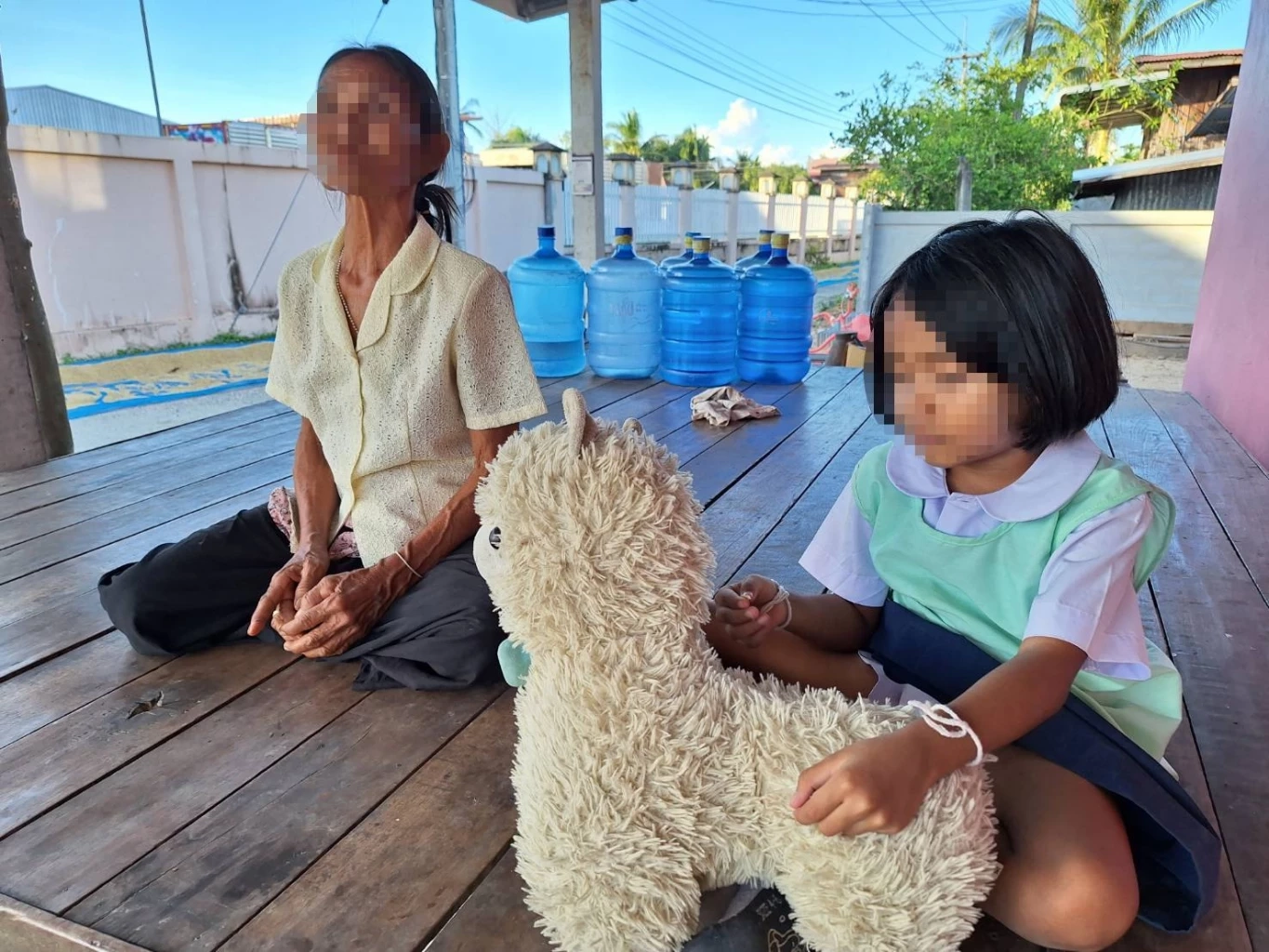 นางเสาร์และ น้องใบเตย