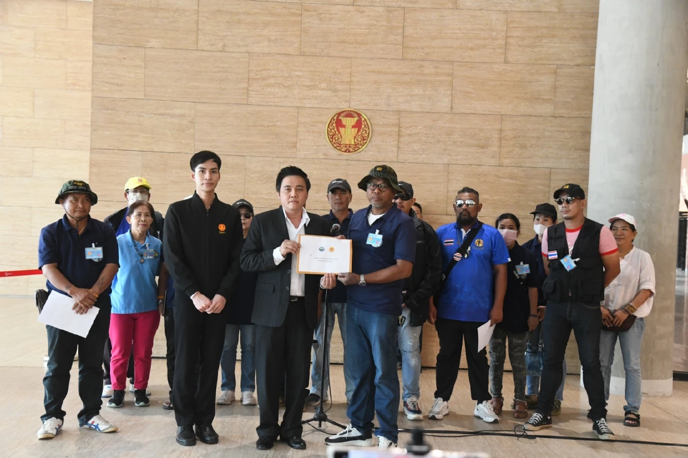 ขยี้ต่อ! ศปปส. จี้กมธ.มั่นคงฯ เอาผิด"โรม" ปม "ตั๋วปารีส" สอบที่มาเงินหนุน