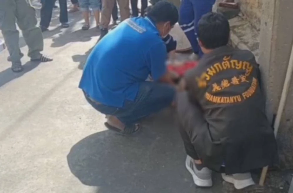 จนท.ช่วยเหลือผู้บาดเจ็บ