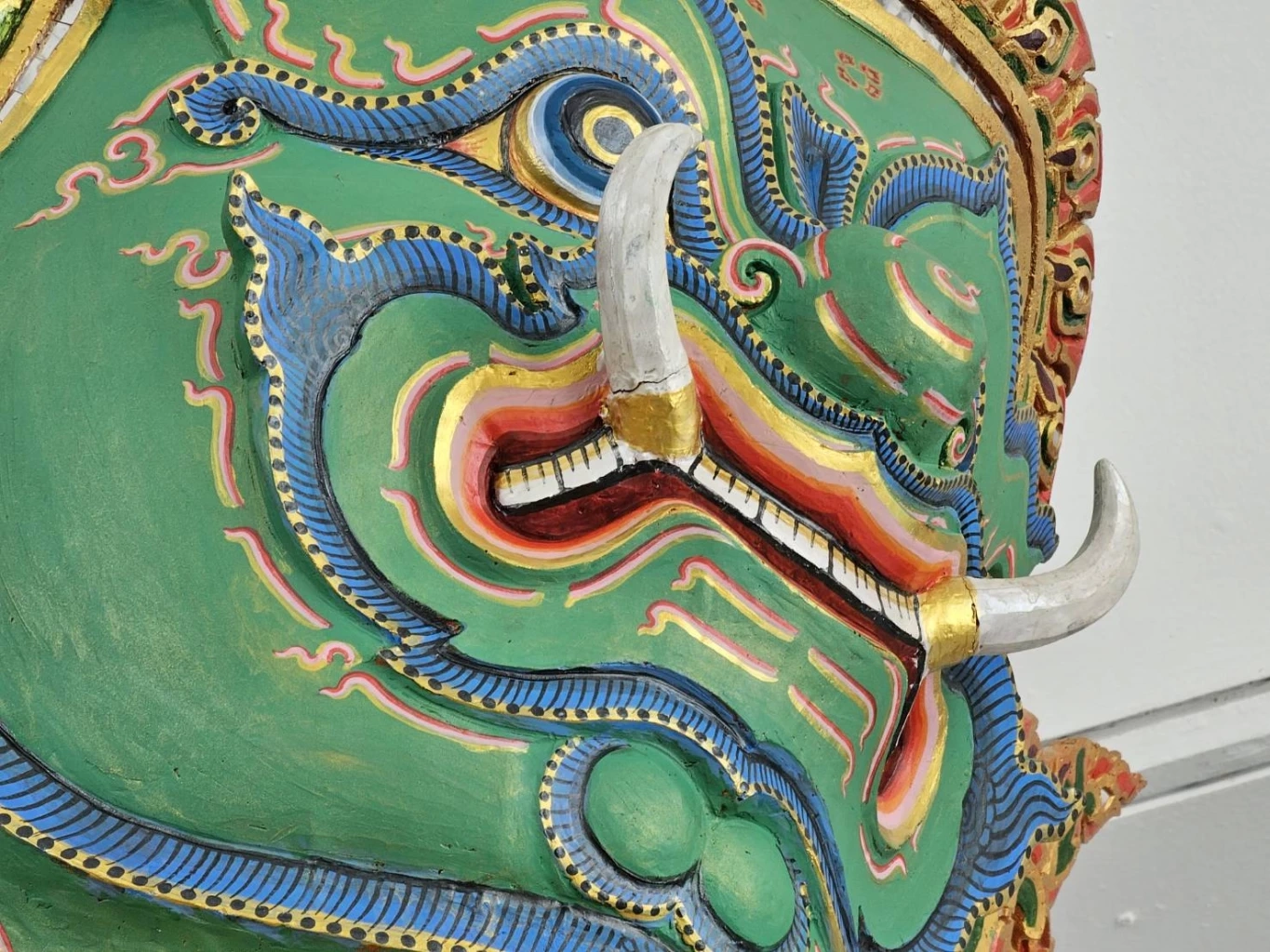 ถึงที่หมาย "รูปปั้นยักษ์" ติดสะพาน ชาวเน็ตโล่งใจนึกว่าตั้งกับ "ครูกายแก้ว"