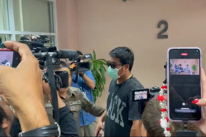 นายพชรพล จันทรินทรากร  หรือ เสี่ยบิ๊ก เจ้าของรถสิบล้อ