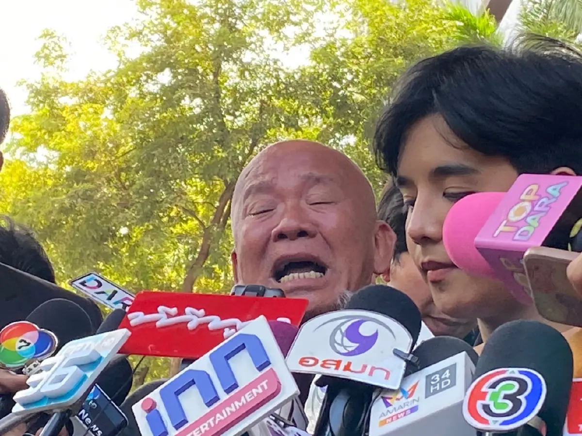 นายสุรศักดิ์ ทวีสิน พ่อของใบเตย