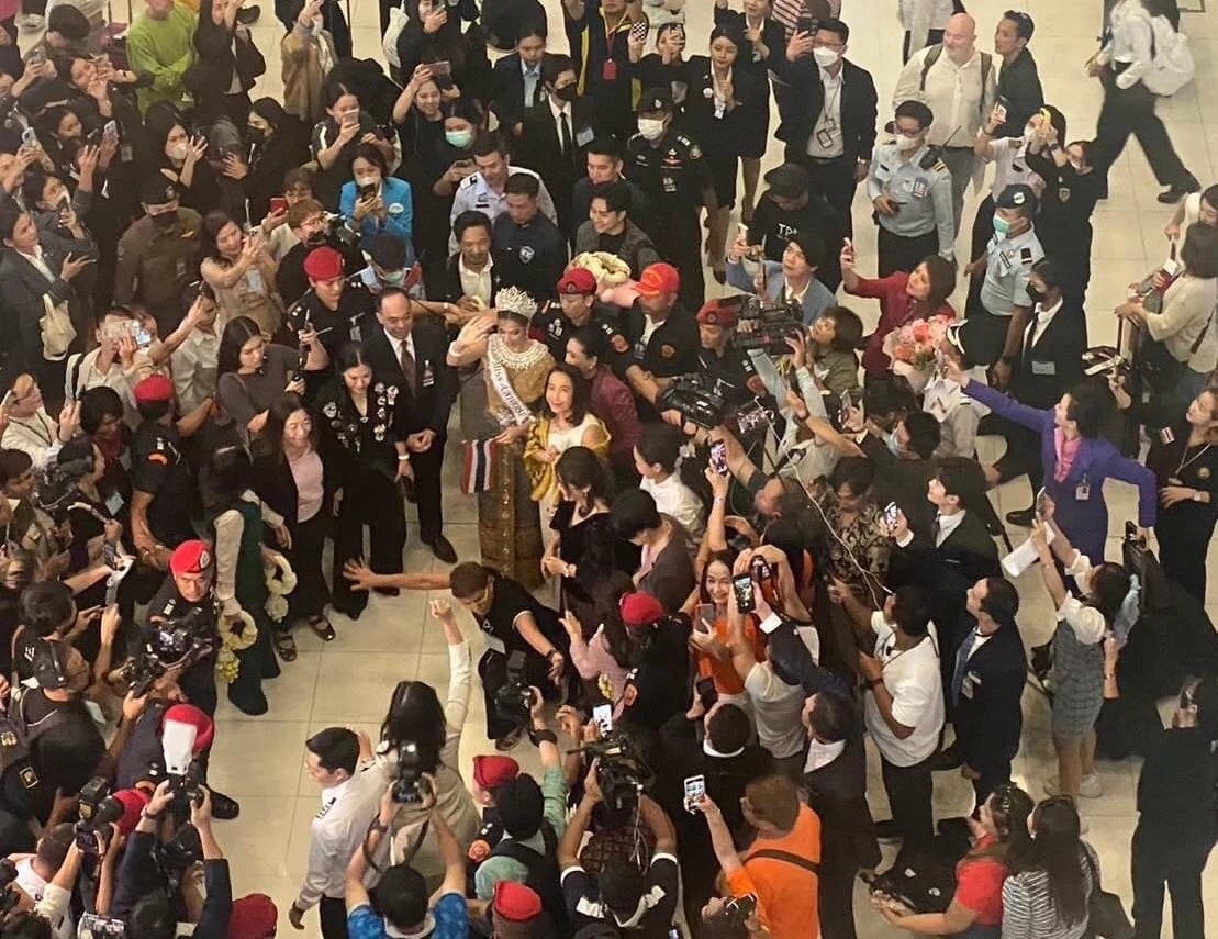 แฟนนางงามแห่ต้อนรับ “แอนโทเนีย” กลับบ้านภาพประวัติศาสตร์ในรอบ 35 ปี