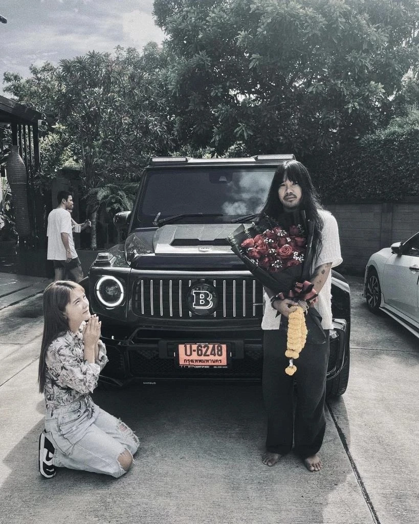 ส่องรถหรู ผู้กำกับดัง "ต้องเต ธิติ" โพสต์ เห็นราคาแล้วบอกเลยว่า หัวใจจะแซ่ด 