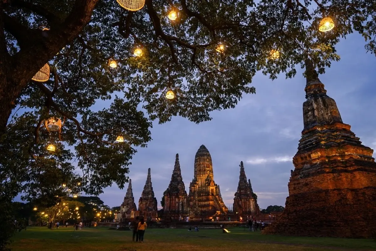 PEA ประดับไฟโบราณสถาน จังหวัดพระนครศรีอยุธยา กระตุ้นท่องเที่ยวยามค่ำคืน