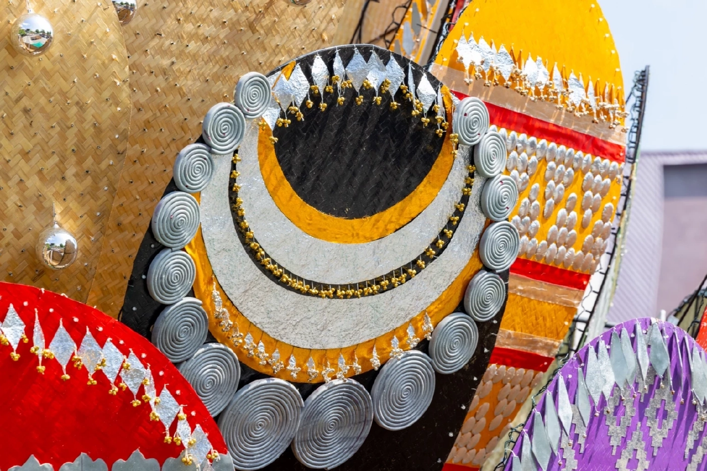 4 เรื่องมหัศจรรย์ของต้นคริสต์มาสหมอกพันวา ในเทศกาลสีสันกาสะลอง จ.เชียงราย