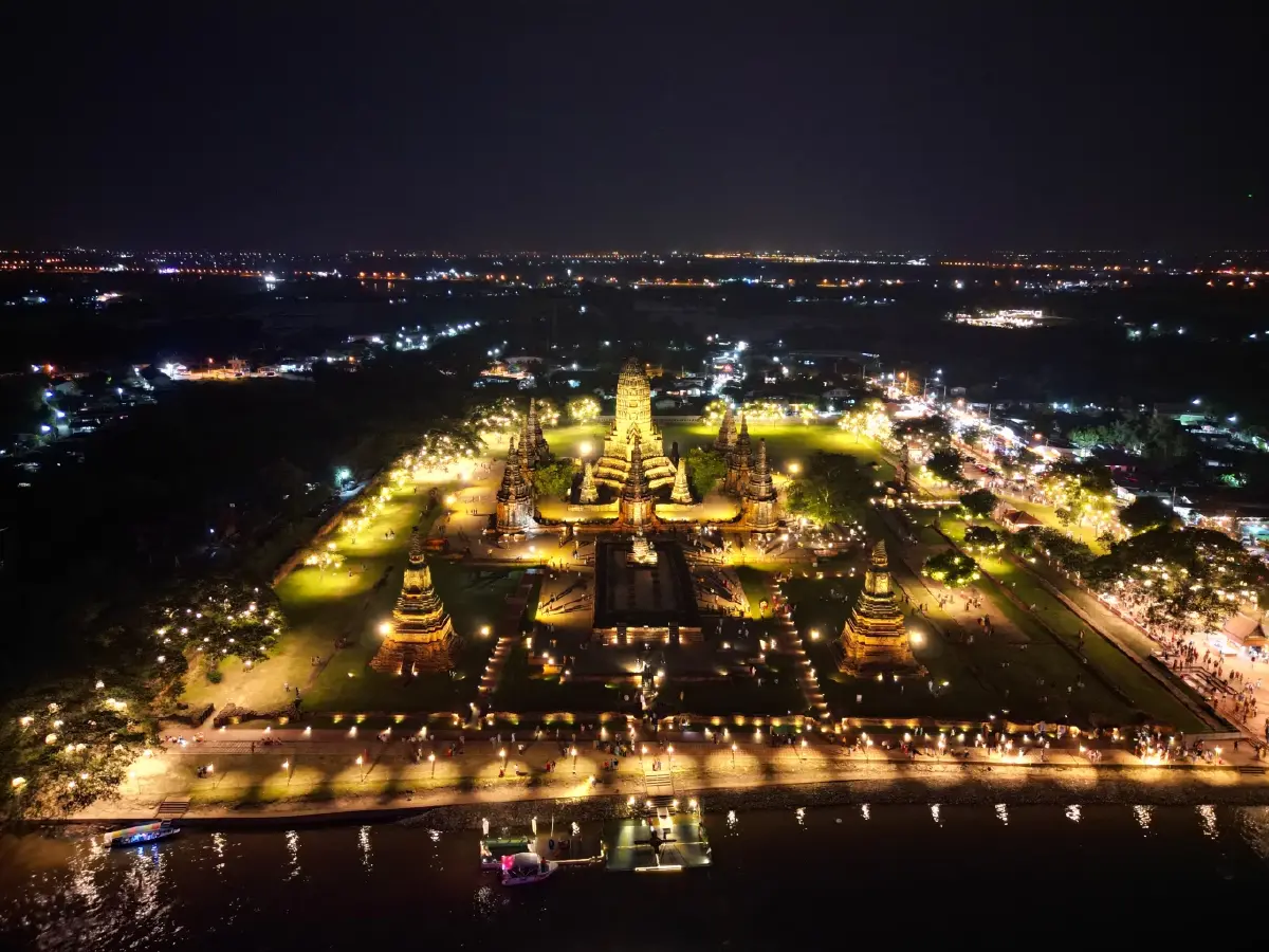 PEA ประดับไฟโบราณสถาน จังหวัดพระนครศรีอยุธยา กระตุ้นท่องเที่ยวยามค่ำคืน