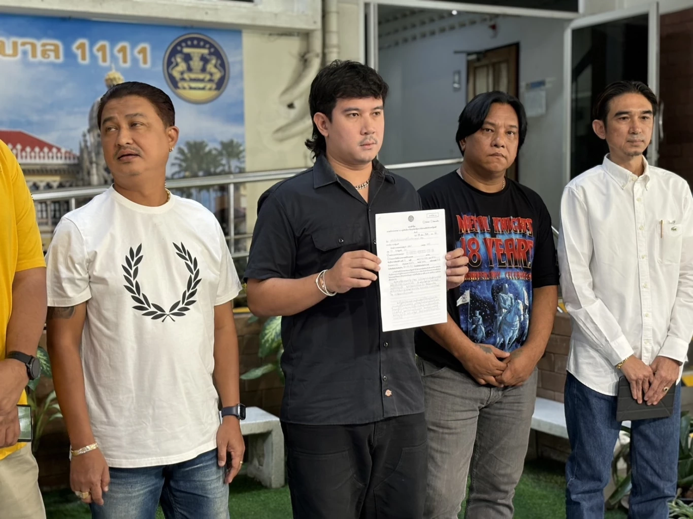 4kings ยื่นหนังสือโชว์บริสุทธิ์ใจลั่นไม่ใช่ต้นตอปัญหาเด็กช่างตีกัน