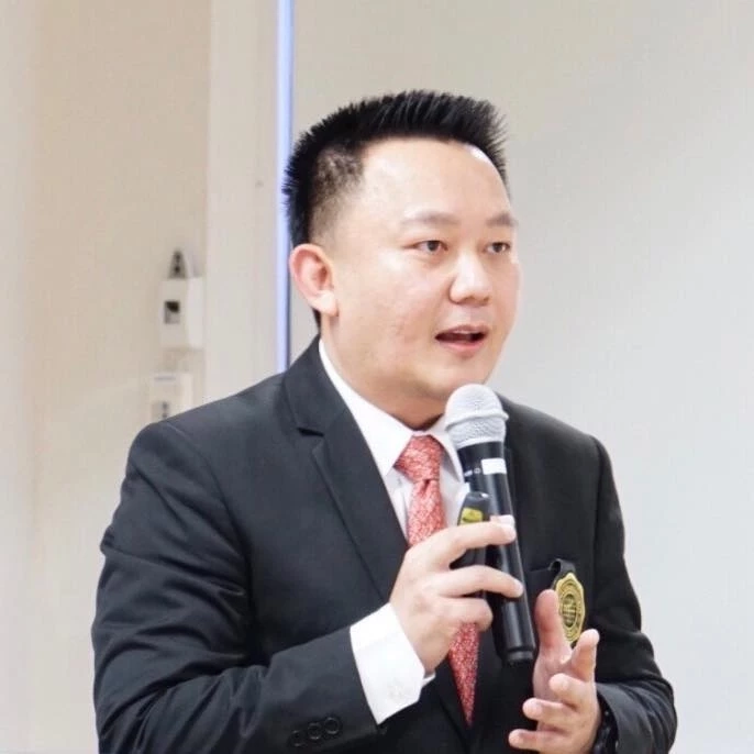 "หมอหมู" รศ.นพ.วีระศักดิ์ จรัสชัยศรี