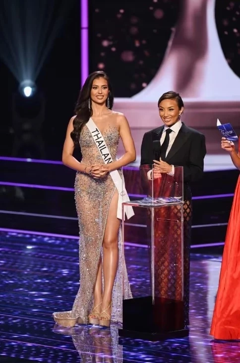 แอนโทเนีย โพซิ้ว 