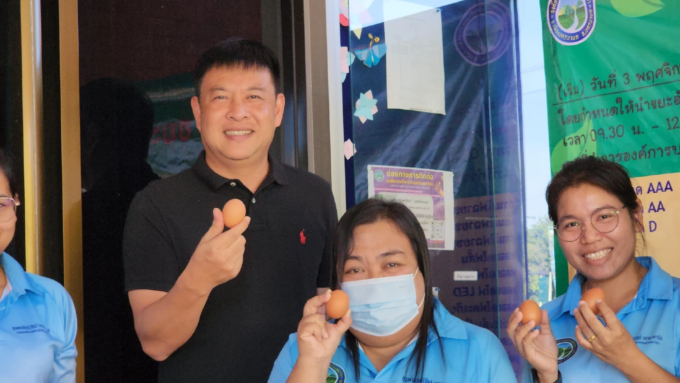 อบต.สาริกา ผุดไอเดียนำขยะอันตรายแลกไข่ไก่ ลดปริมาณขยะ ในพื้นที่