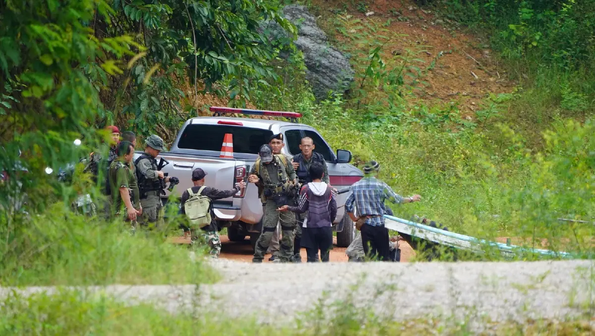 ตร.ขอสนับสนุนเลื่อยยนต์ ทำลานจอด ฮ. กลางป่า คาดมีข่าวดี ความเคลื่อนไหว "เสี่ยแป้ง"