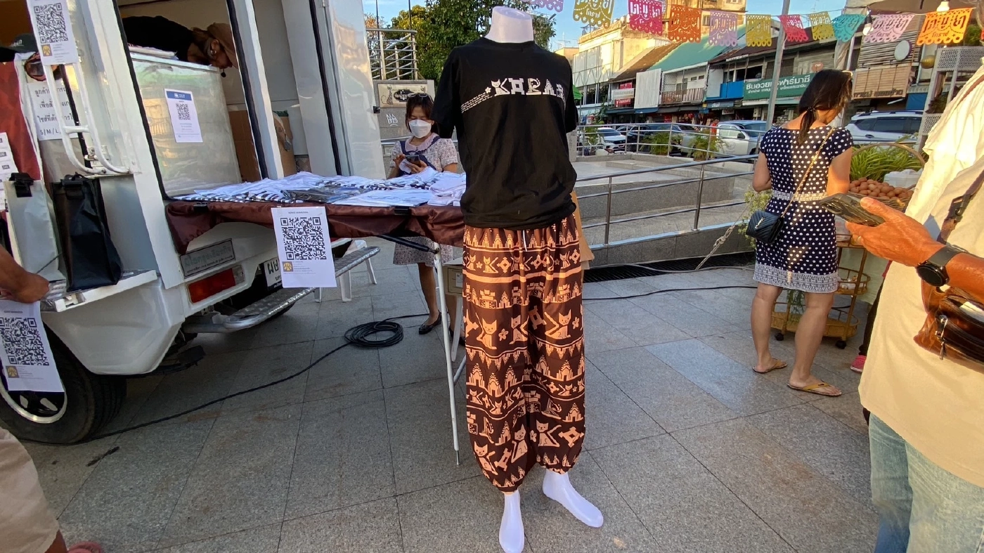 ปังไม่ไหว กางเกงแมวโคราช คนแห่ต่อแถวซื้อกันคึกคัก