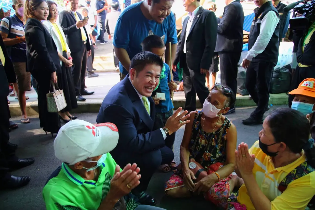 ร.อ.ธรรมนัส พรหมเผ่า รัฐมนตรีว่าการกระทรวงเกษตรและสหกรณ์ 